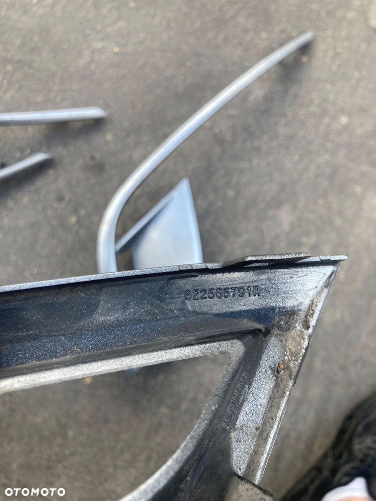 RENAULT Megane IV 4 GT prawa kratka ZDERZAKA  przedniego KRATKA halogenu W ZDERZAK  przedni  listwa halogen zaślepka - 5