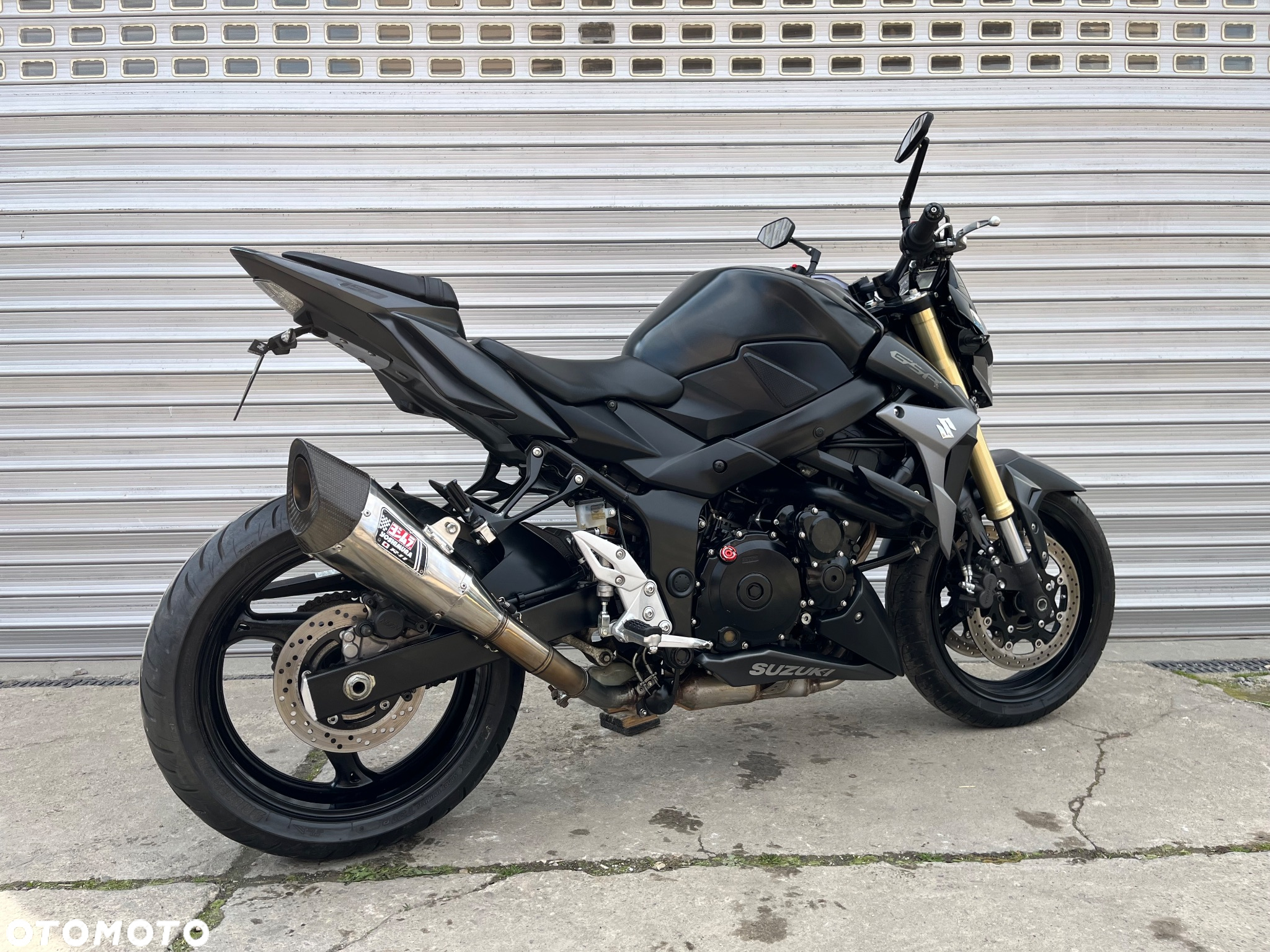 Suzuki GSR - 10