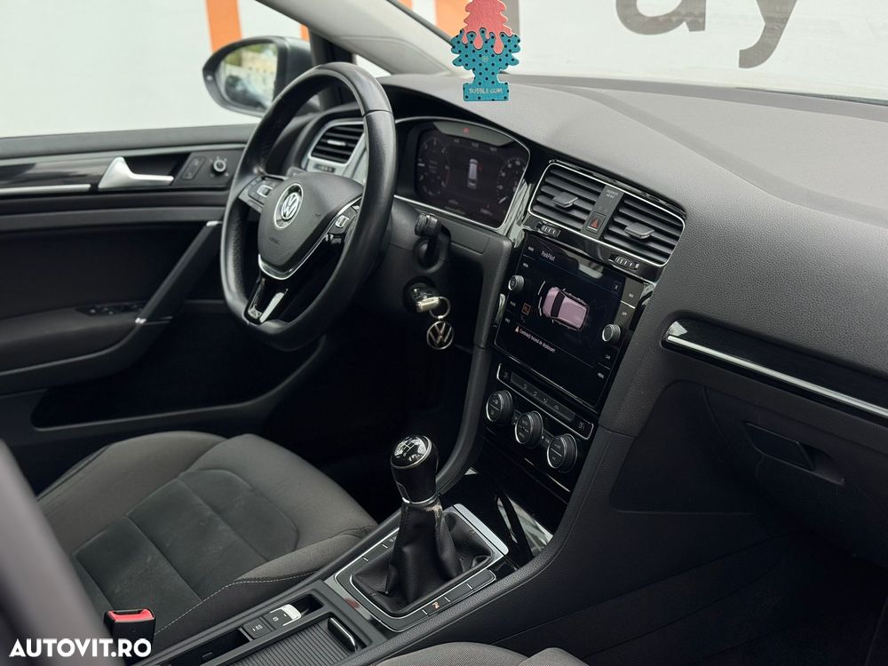 Volkswagen Golf - 27