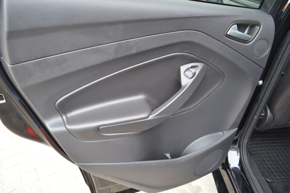 Ford Kuga 1.5 EcoBoost 2x4 ST-Line - 16