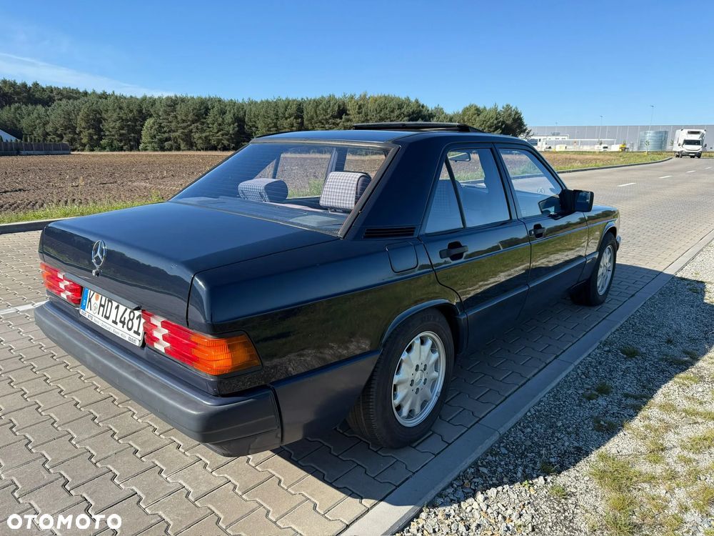Mercedes-Benz W201 (190) - 3