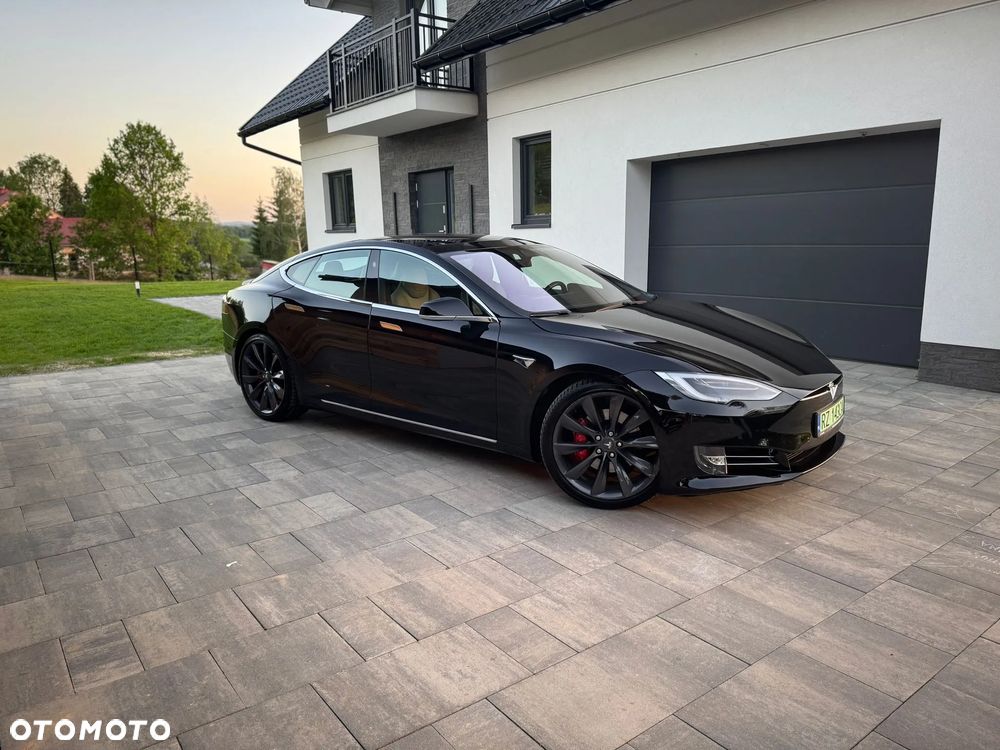 Tesla Model S - 22