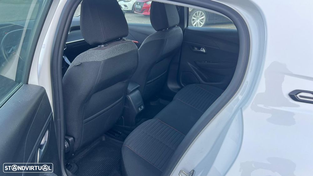Peugeot e-208 - 13
