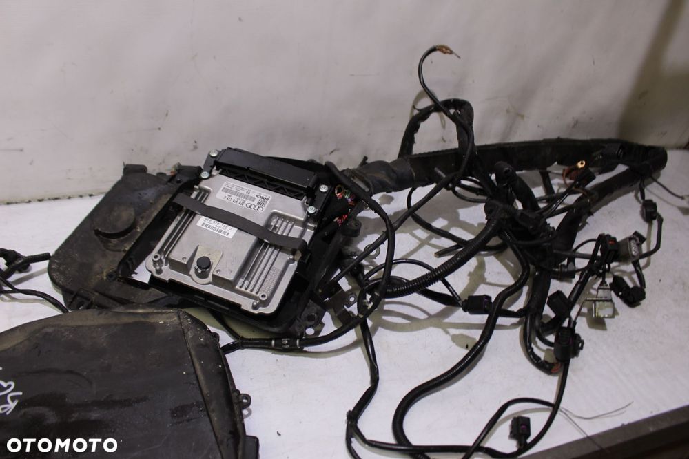 WIĄZKA ELEKTRYCZNA SILNIKA AUDI A4 B7 - 4