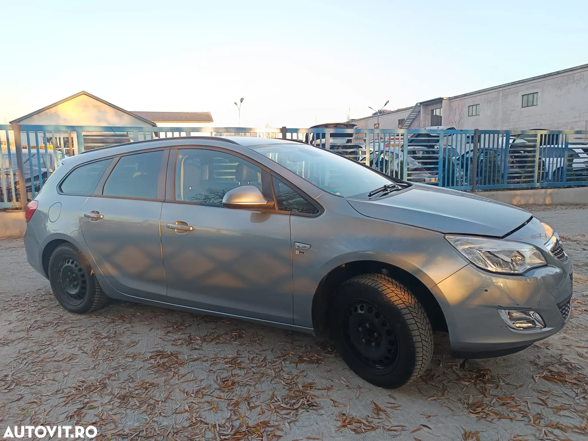 Dezmembram Opel Astra J Combi 2012 1.7 Diesel, cutie manuala - 2