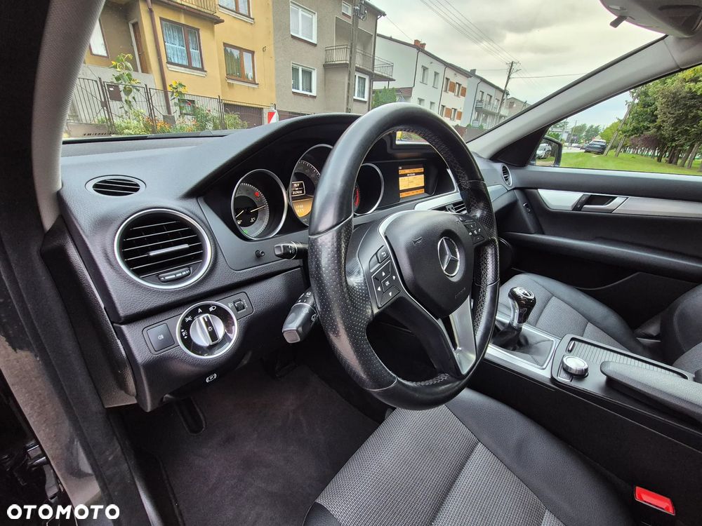 Mercedes-Benz Klasa C 180 BlueEFFICIENCY Avantgarde - 26
