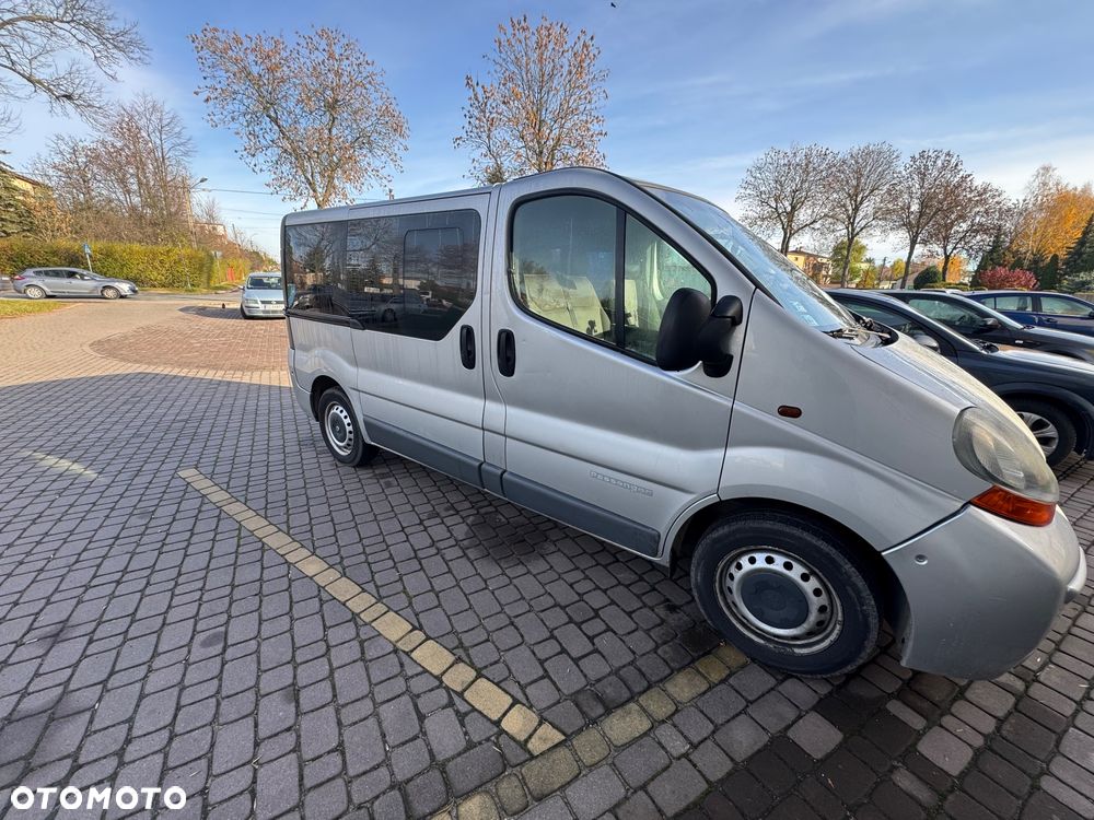 Renault Trafic Passenger - 4
