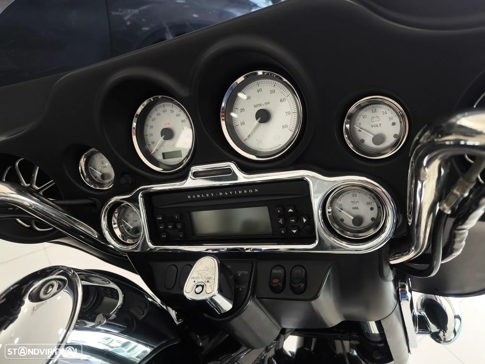 Harley-Davidson Street Glide FLHX - 12