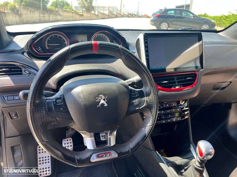Peugeot 208 GTI 200 THP - 8