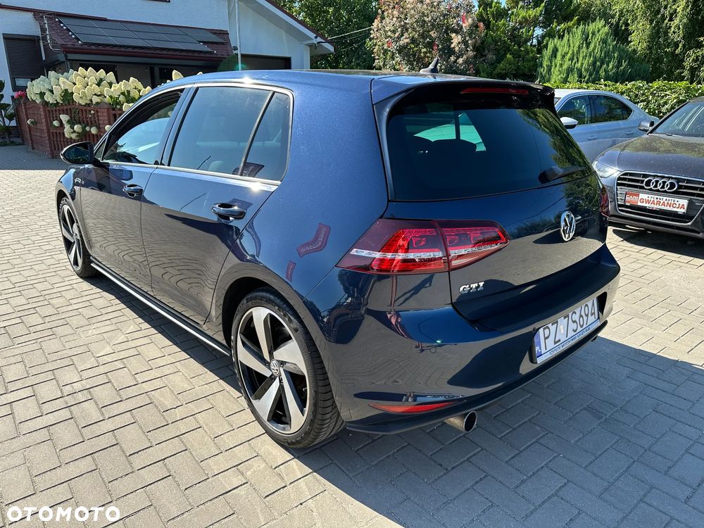 Volkswagen Golf - 4