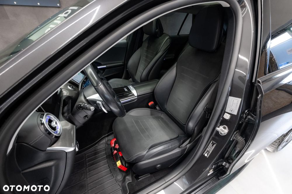 Mercedes-Benz Klasa C 220 d mHEV AMG - 13