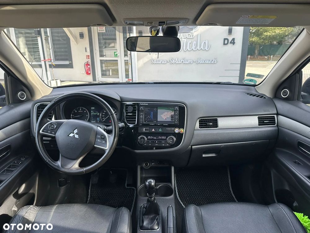 Mitsubishi Outlander - 9