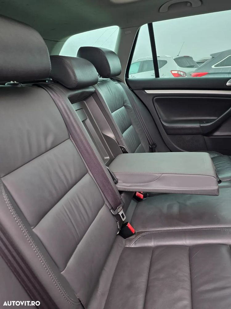 Volkswagen Golf - 10