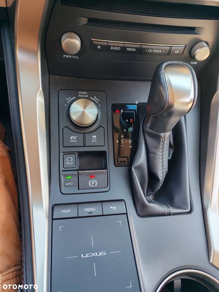 Lexus NX 300h Business Edition AWD - 9