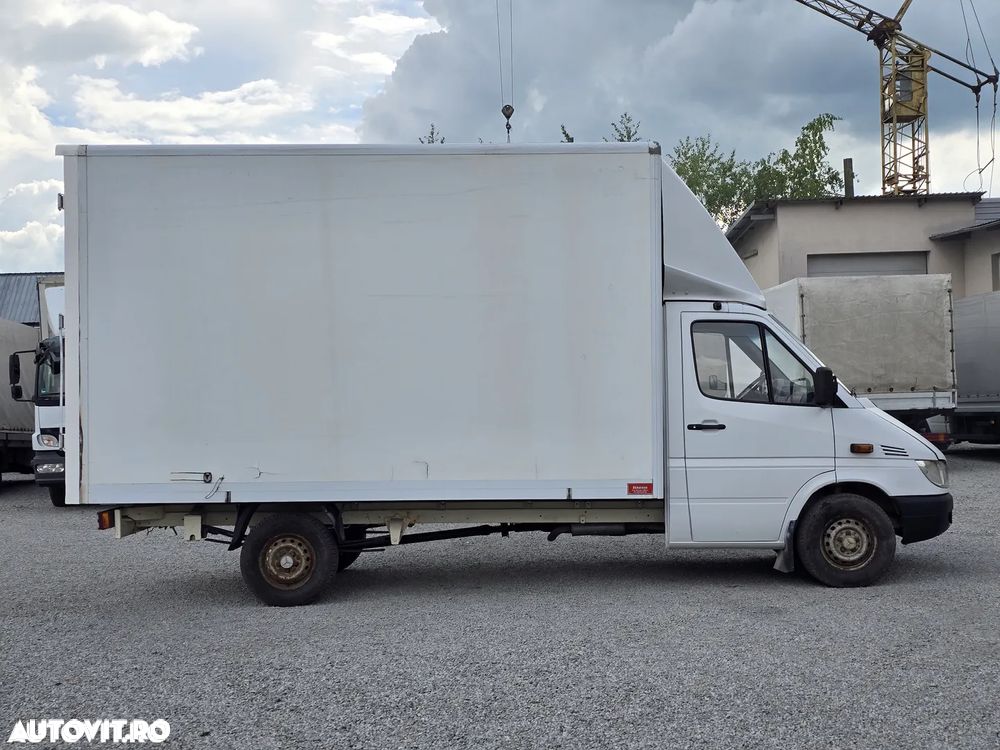 Mercedes-Benz Sprinter - 14