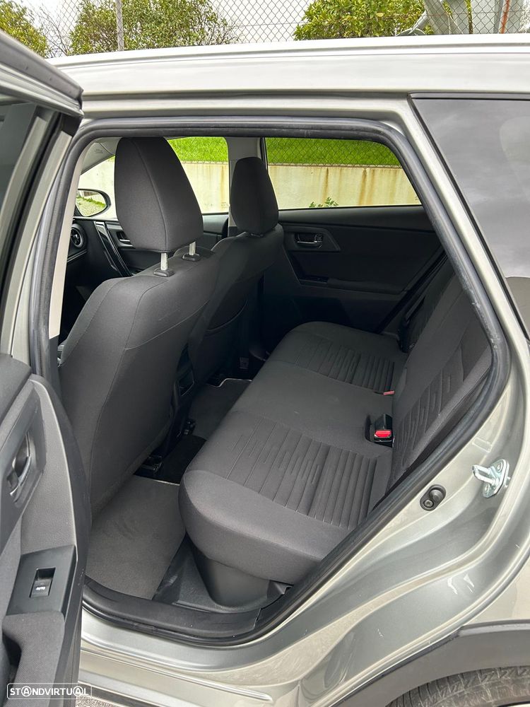 Toyota Auris Touring Sports - 13