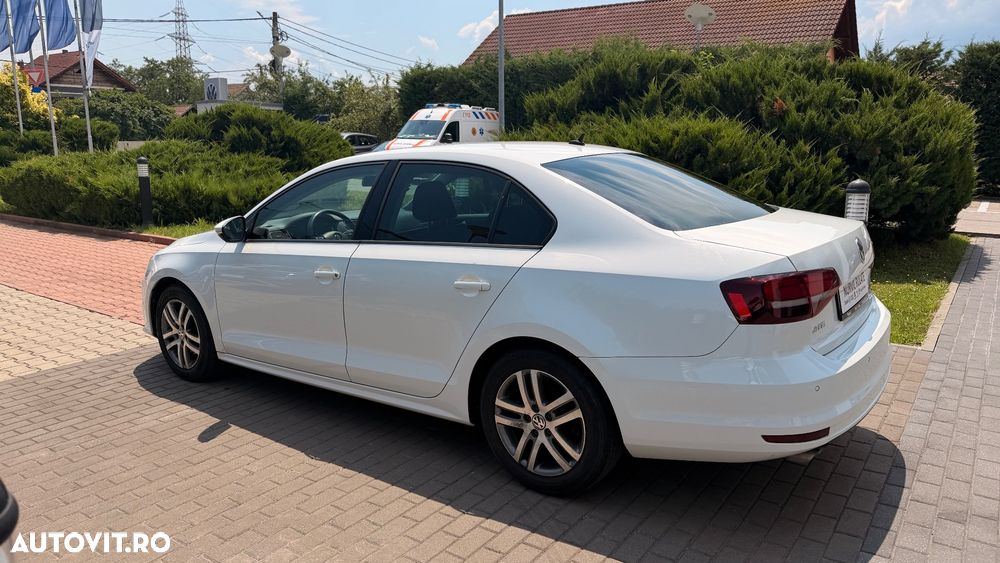 Volkswagen Jetta - 8