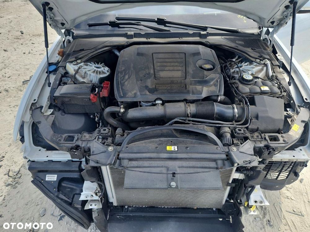 Jaguar XE - 9
