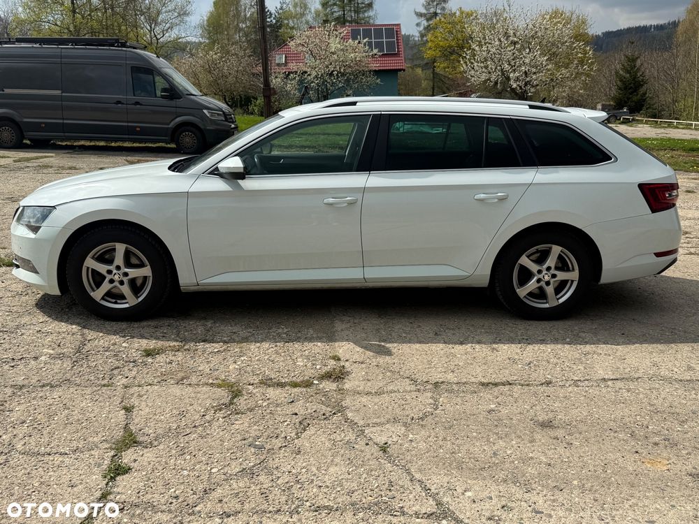 Skoda Superb 2.0 TDI DSG Ambition - 3