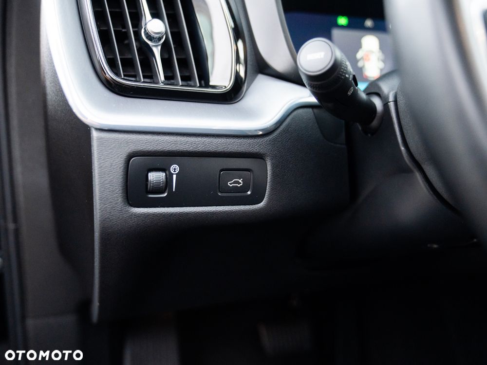 Volvo XC 60 B4 D AWD Geartronic Momentum Pro - 39