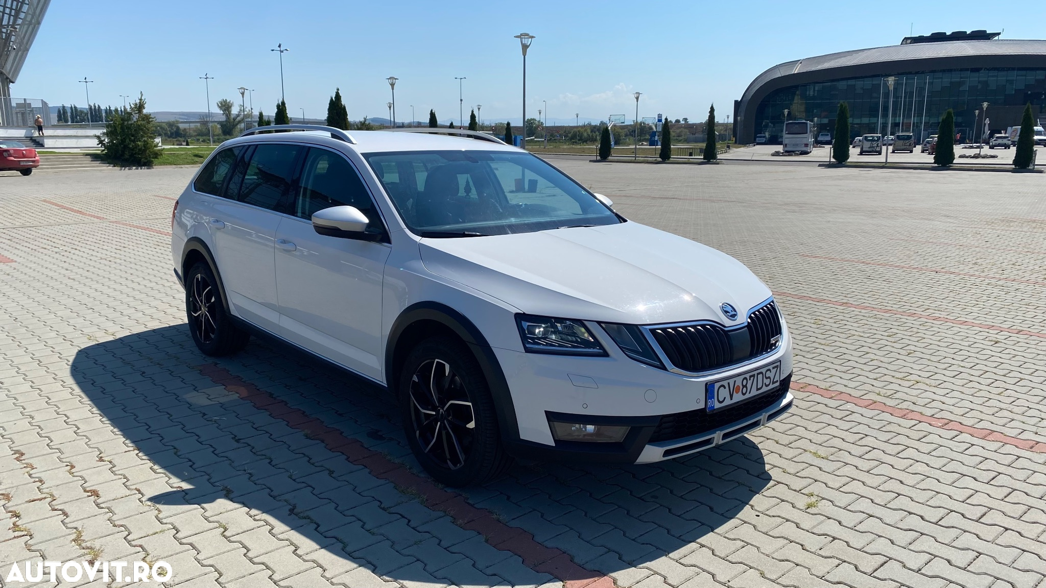 Skoda Octavia Combi 2.0 TDI 4x4 DSG Scout - 4