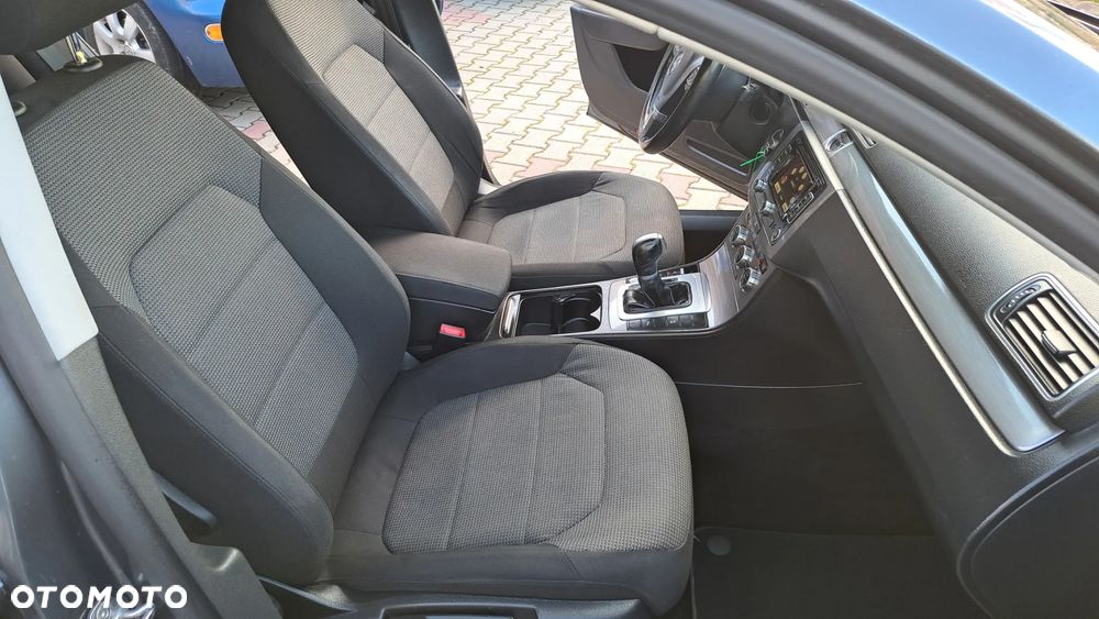 Volkswagen Passat 2.0 TDI DPF DSG Individual Chrom - 22