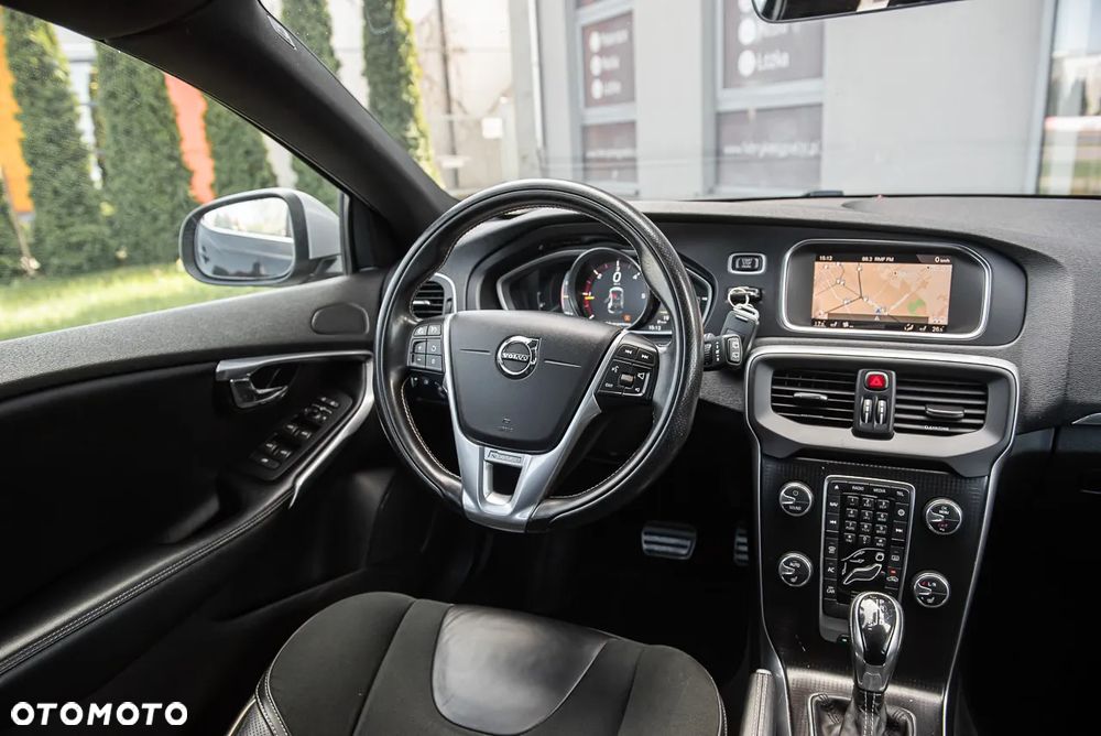 Volvo V40 D3 Geartronic RDesign - 26