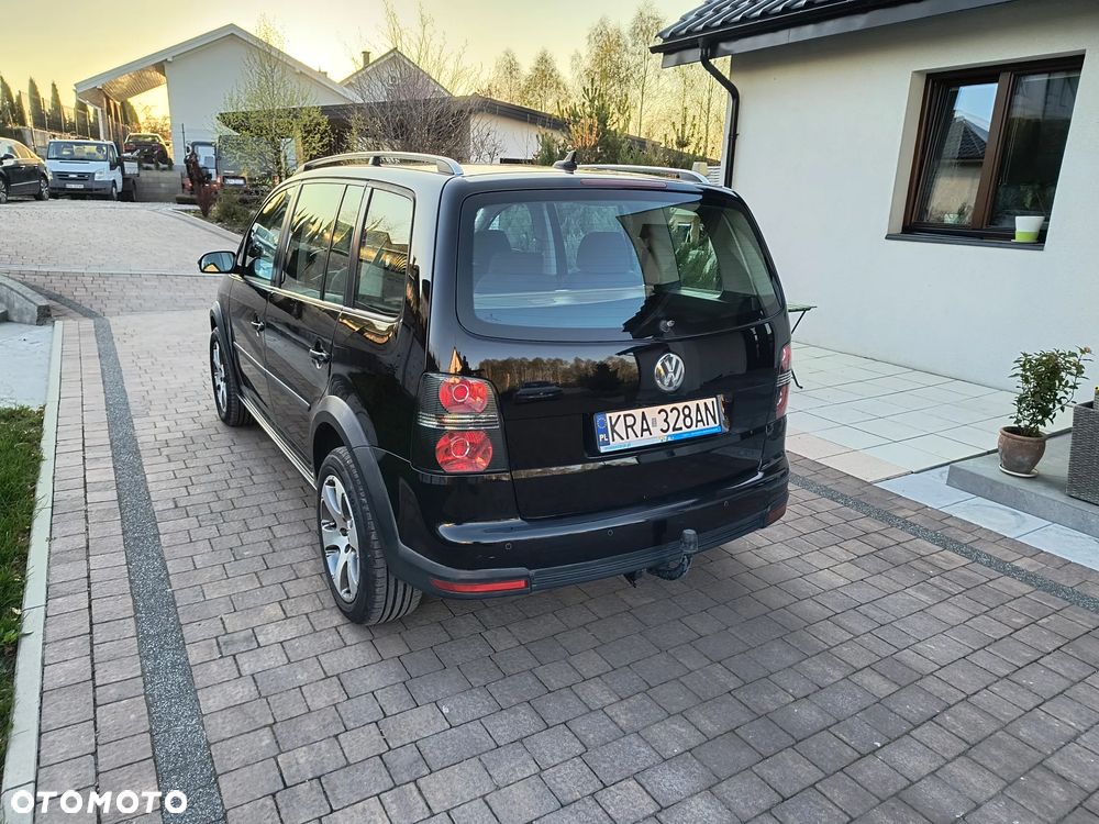 Volkswagen Touran 2.0 TDI DPF Cross DSG - 2