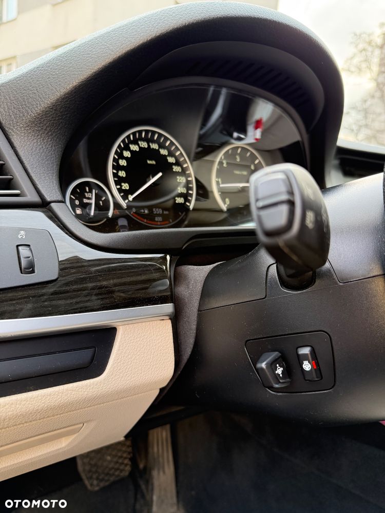 BMW Seria 5 525d xDrive - 11