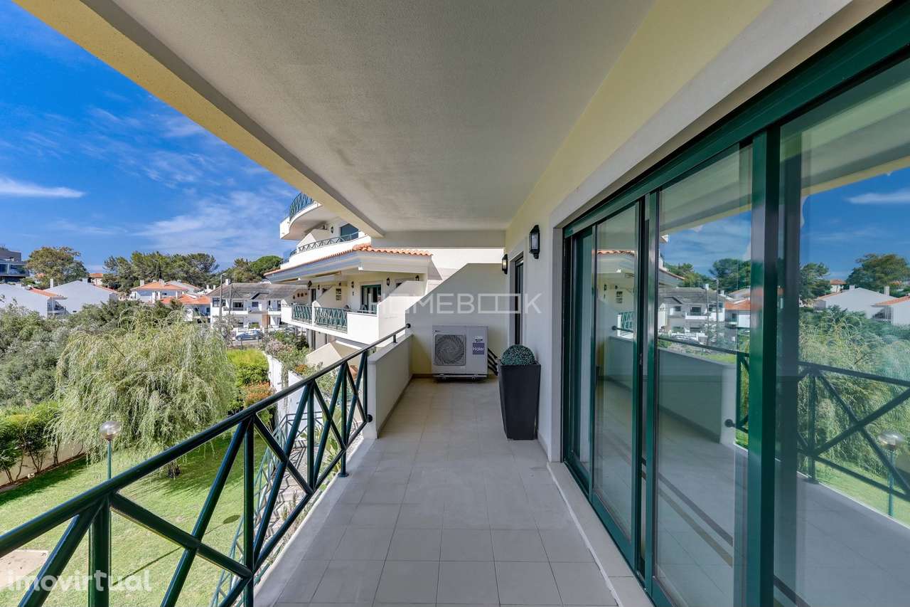Duplex T3 com Zona Social no Piso Superior e Vista Mar | Monte Estoril - Grande imagem: 3/42