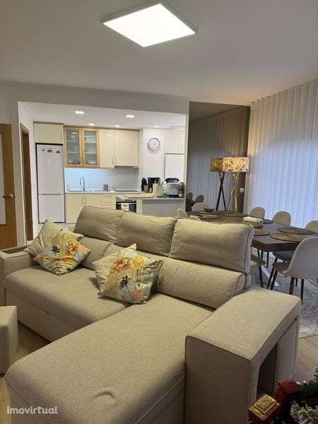 Apartamento T2 em urbanização a 5m de Santa Maria da Feira - Grande imagem: 2/12