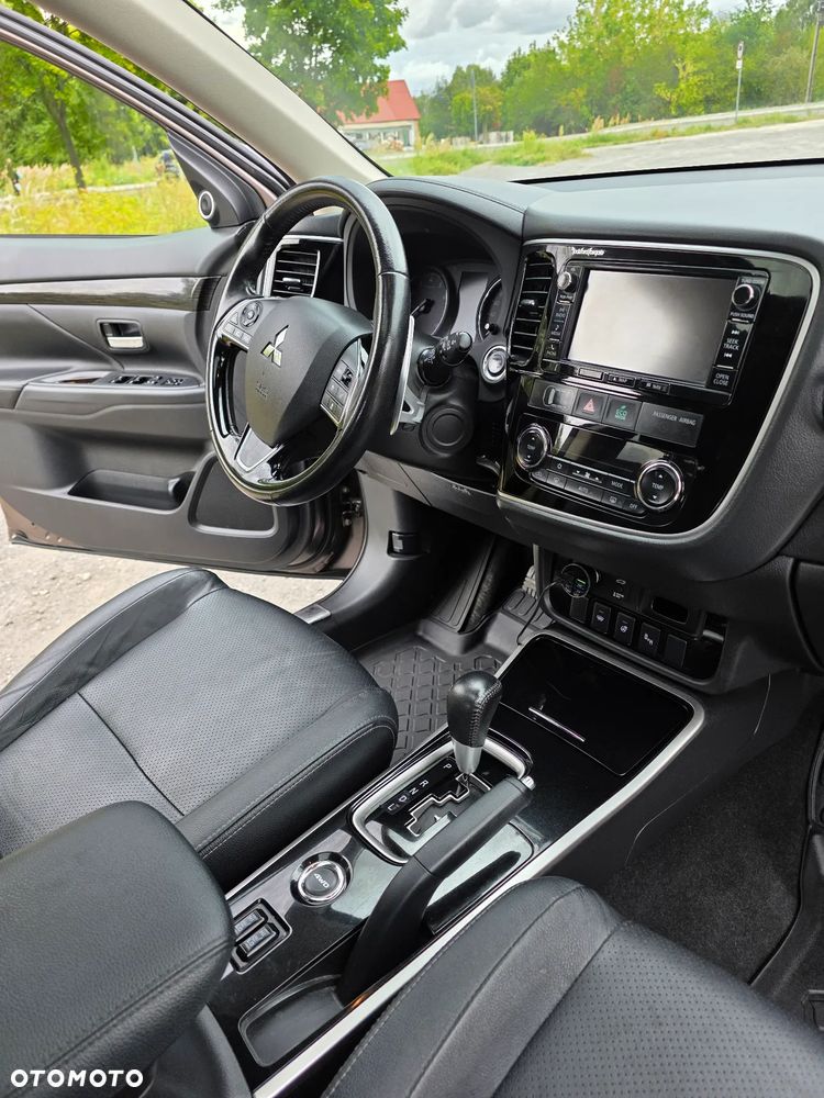 Mitsubishi Outlander 2.0 Instyle Navi 4WD CVT - 9