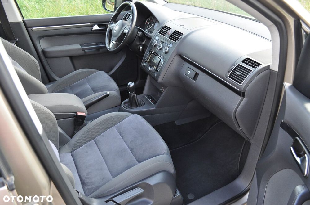 Volkswagen Touran - 13