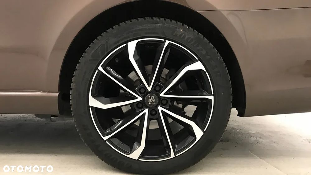 Mercedes-Benz Klasa V - 20