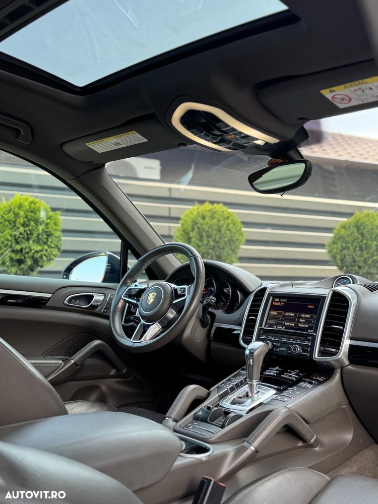 Porsche Cayenne 3.0 L - 8