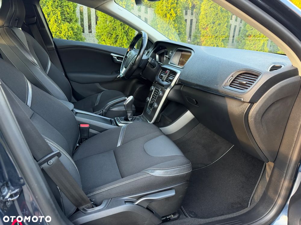 Volvo V40 D2 Momentum - 19