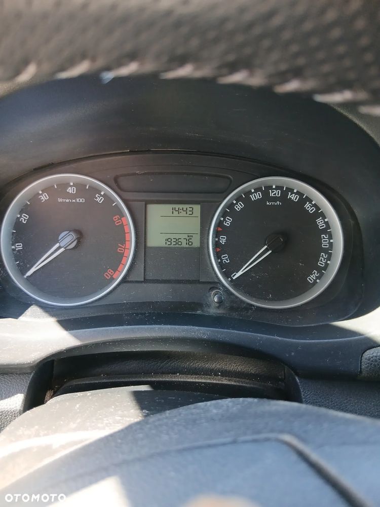 Skoda Roomster 1.4 16V PLUS EDITION - 6