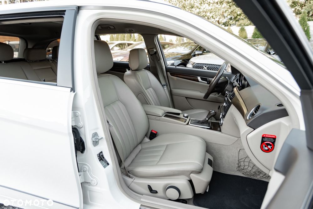 Mercedes-Benz Klasa C 250 CDI DPF 4Matic (BlueEFFICIENCY) 7G-TRONIC - 25