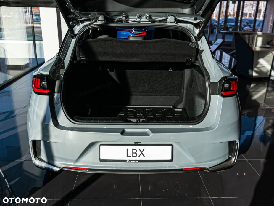 Lexus LBX - 17