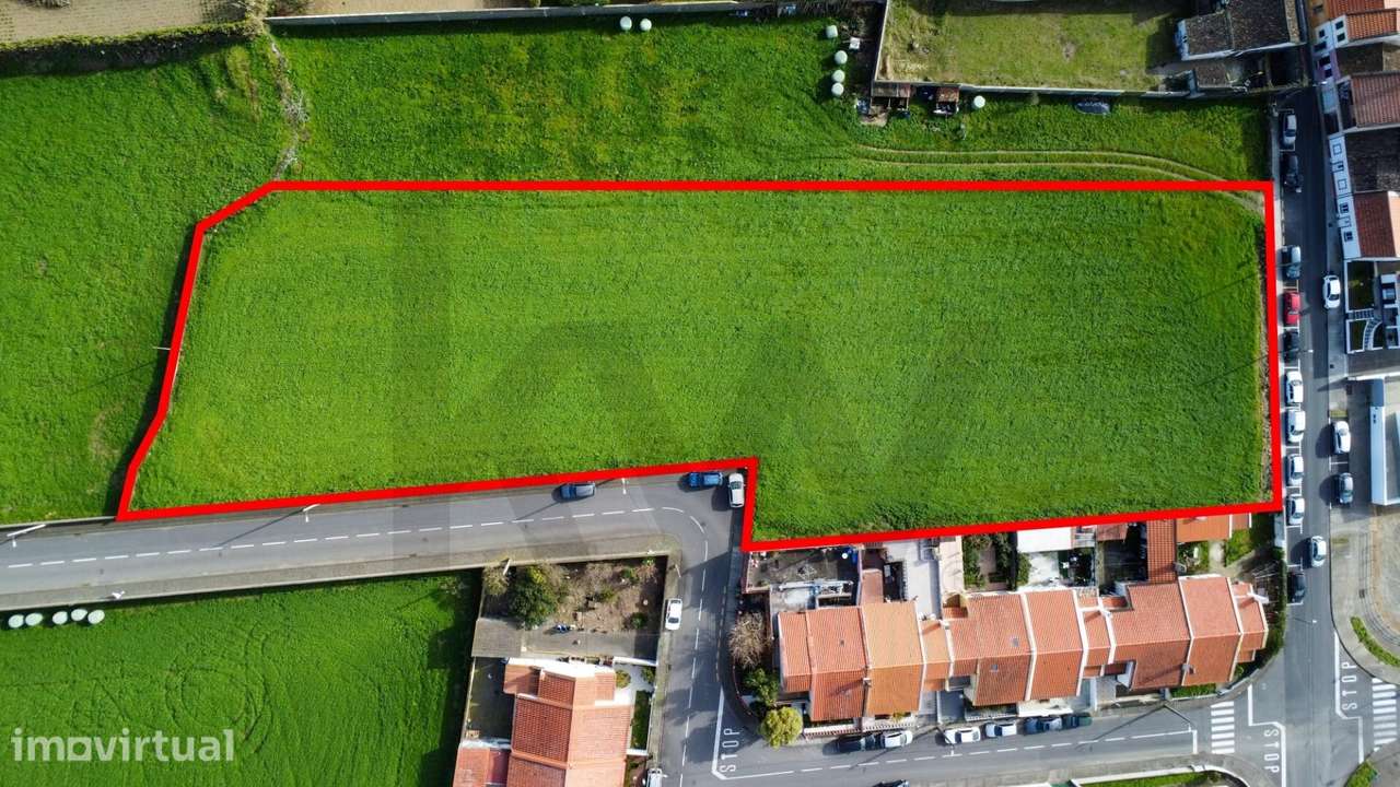 Terreno urbano com 4.940 m2, localizado na freguesia Ribeirinha, no co - Grande imagem: 3/16