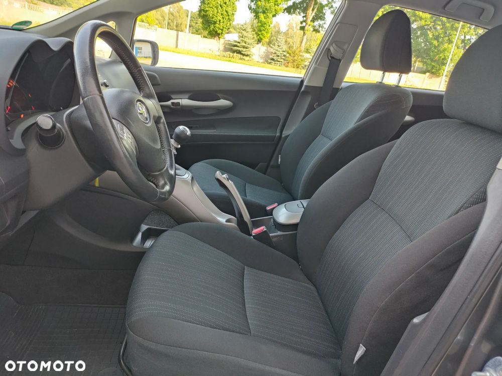 Toyota Auris 1.33 VVT-i - 12