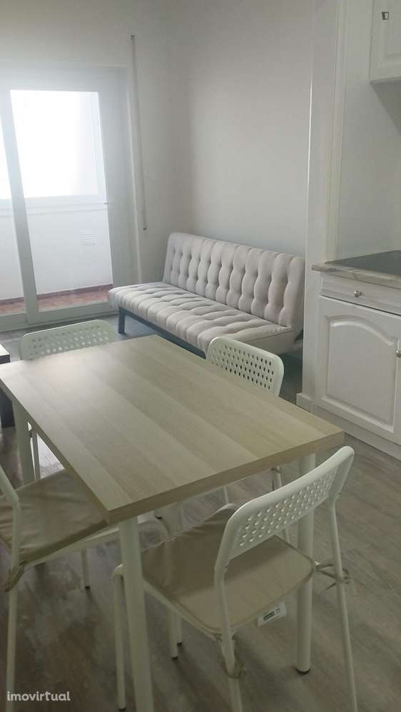 Quarto - localizado em Caldas da rainha - Grande imagem: 2/10