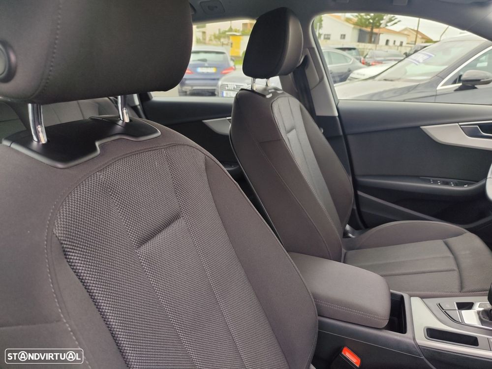 Audi A4 Avant 30 TDI S tronic - 27