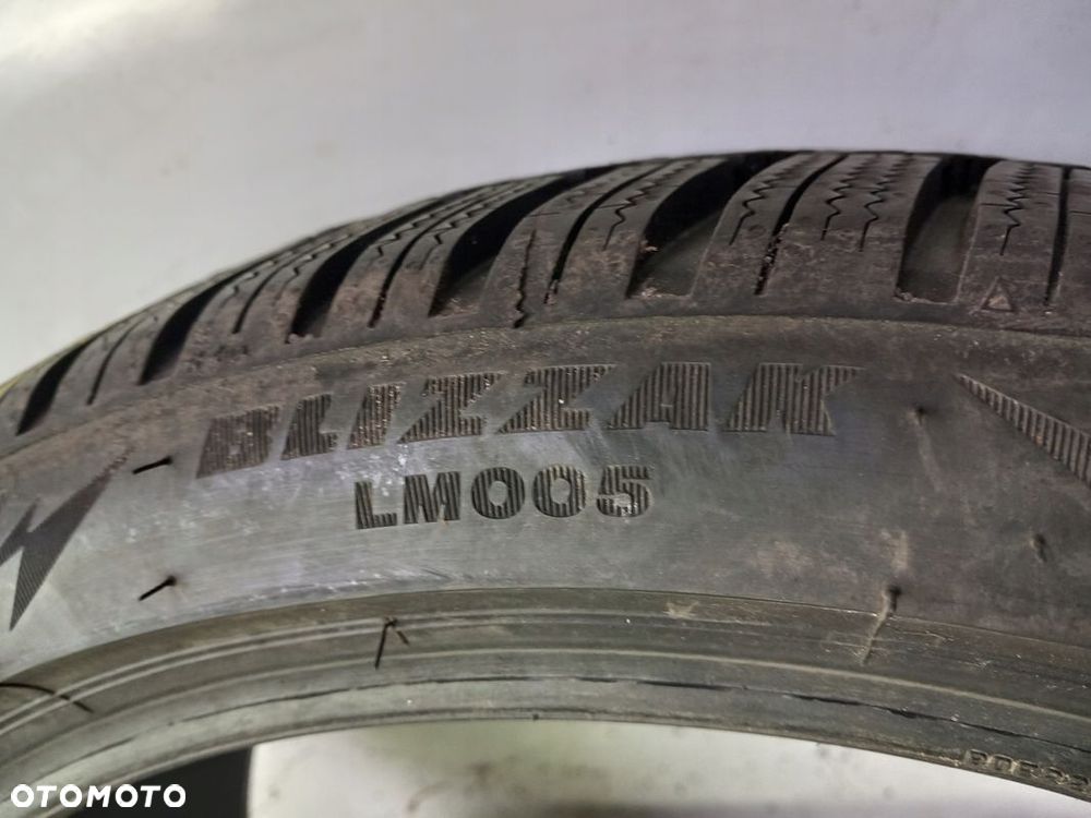 225/40R18 Bridgestone Blizzak LM005 - 4