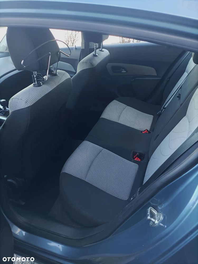 Chevrolet Cruze 1.8 LS+ - 11
