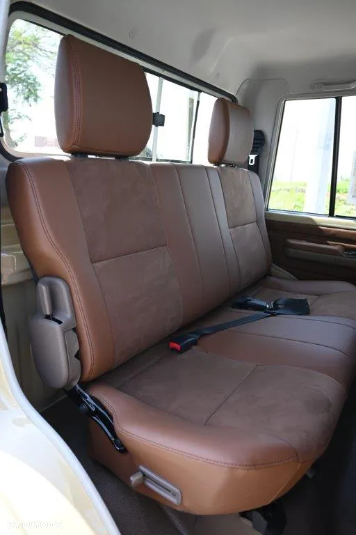 Toyota Land Cruiser - 22
