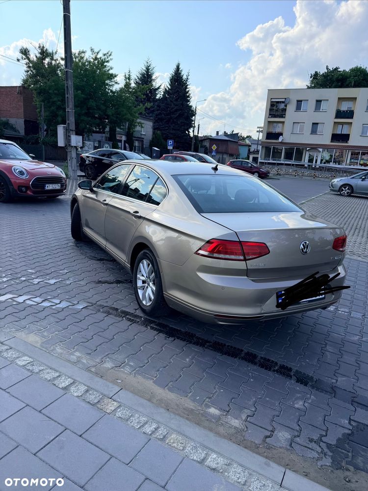 Volkswagen Passat - 10