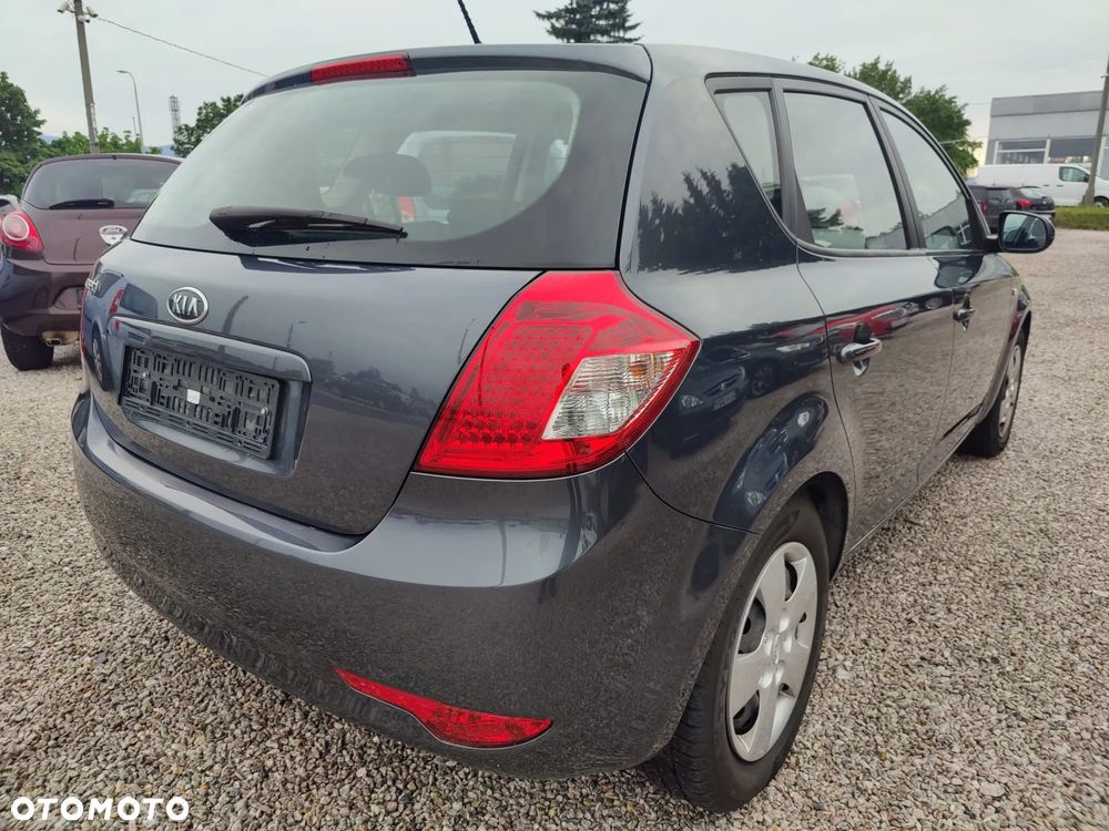 Kia Ceed - 22