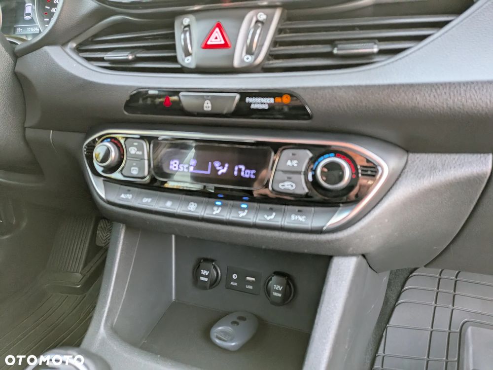 Hyundai i30 1.4 T-GDI Premiere Style - 28