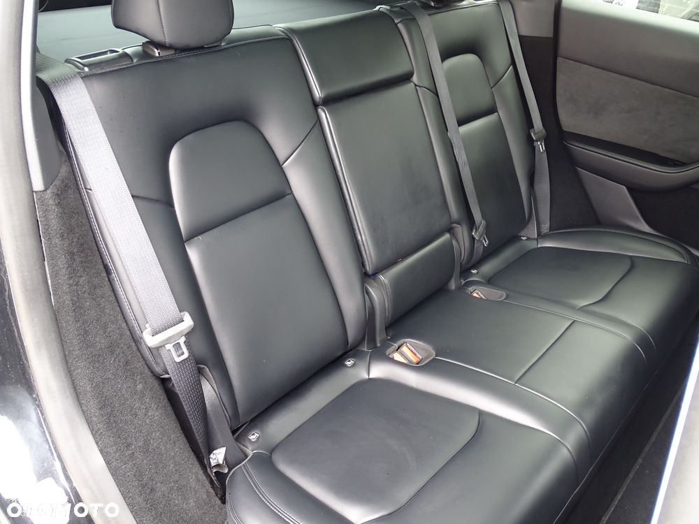 Tesla Model Y Long Range Dual Motor AWD - 22
